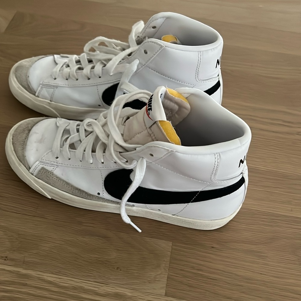 Nike blazers size 9